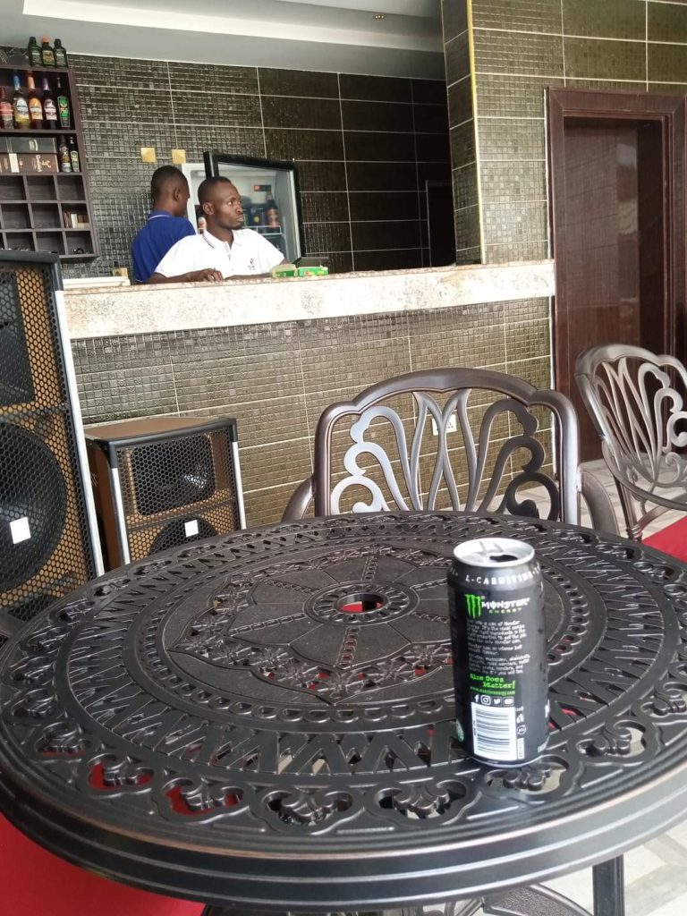 Franklin Exclusive Hotel outside bar